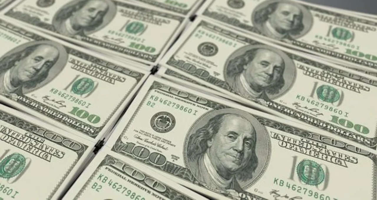 Às 12h03 (de Brasília), o dólar à vista avançava 2,83%, a 5,1300 reais na venda (Imagem: Pixabay)
