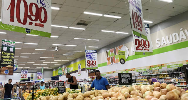Dos 20 itens de maior apelo popular nos supermercados, arroz, soja e café são campeões de inflação (Imagem: Reuters/Sergio Moraes)